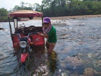 2.Crossing an affluent Aguaytia river to arrive at the Kakataibo comunity Puerto Azul in Padre Abad - Ucayali