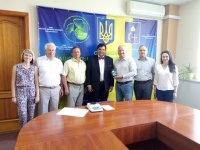 Delivery of equipment acquired during the project - prof. Herak (FE CULS) and SNAU Rector Volodomir Ladyka with members of SNAU managament